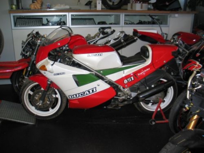 THE CRANKCASE. ducati 851 superbike tricolore 1988 strada kit not for sale -